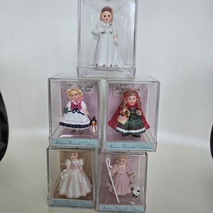 Hallmark Mini Figurine Set - White, Pink, Red, Green, Cream